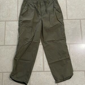 EZY Joggers by UNIQLO, color olive